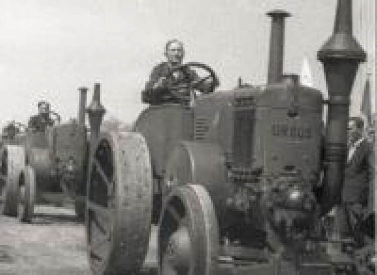 Pierwsze traktory C 35. Fot. PAP/CAF