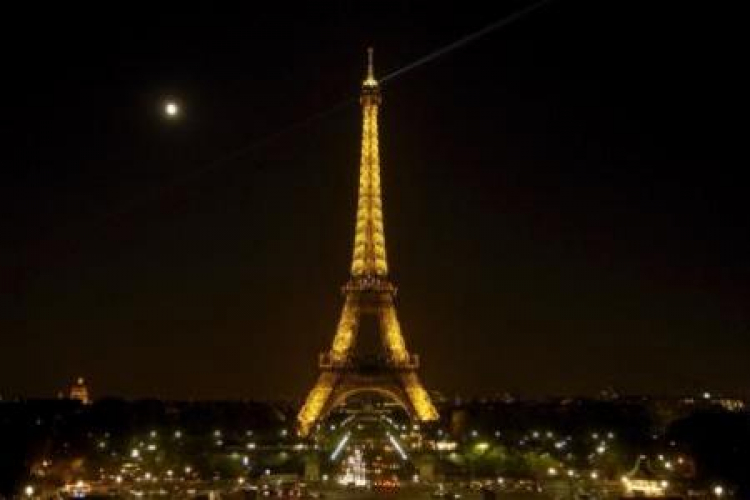 Symbol Paryża, wieża Eiffela. Fot. PAP/EPA