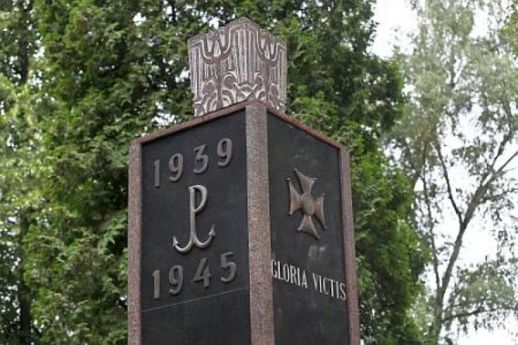 Pomnik Gloria Victis na Cmentarzu Wojskowym na Powązkach Fot.PAP/Rafał Guz