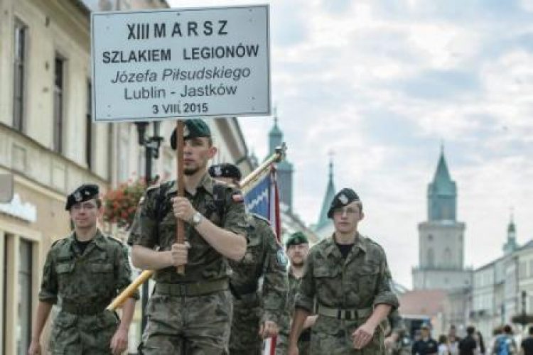 Wymarsz na trasę XIII Marszu Szlakiem Legionów Józefa Piłsudskiego w Lublinie. Fot. PAP/W. Pacewicz