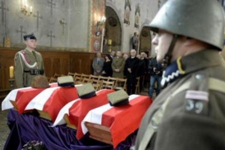 Uroczystości pogrzebowe szczątków 100 żołnierzy WP w kościele w Mościskach na Ukrainie. Fot. PAP/D. Delmanowicz