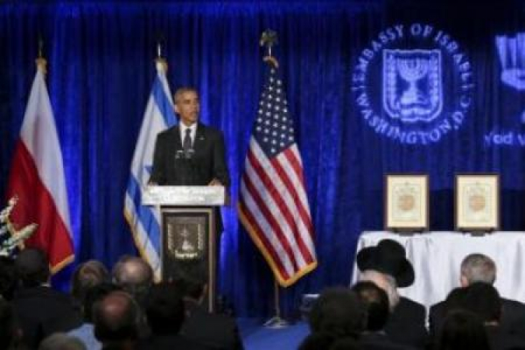 Prezydent Barack Obama podczas uroczystości Dnia Pamięci o Ofiarach Holocaustu. Fot. PAP/EPA