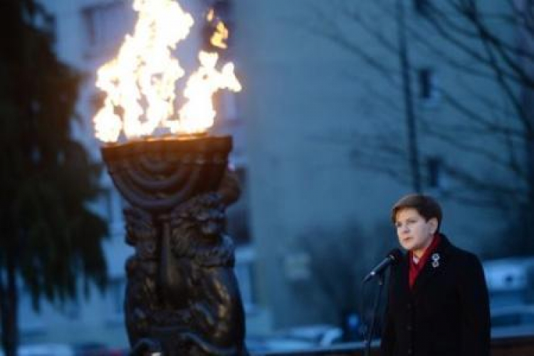 Premier Beata Szydło podczas obchodów XI Międzynarodowego Dnia Pamięci o Ofiarach Holokaustu. Fot. PAP/J. Turczyk