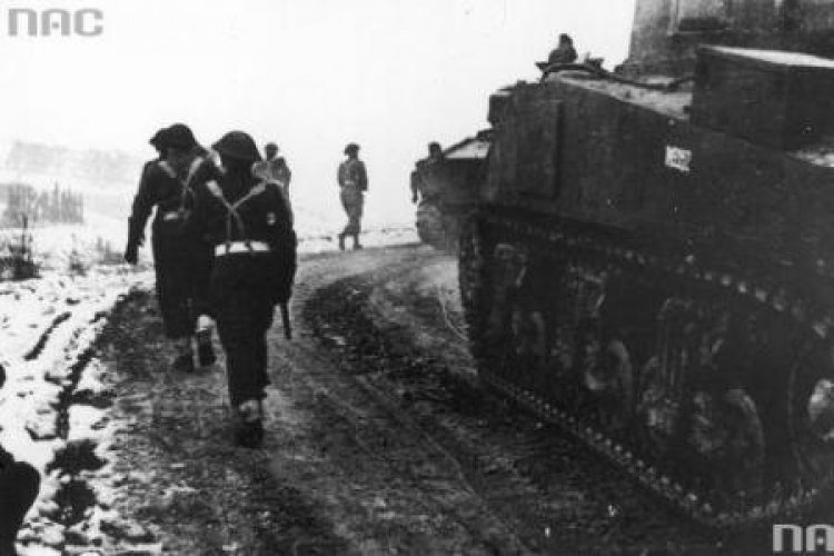 Spieszeni ułani podolscy - działania bojowe 2 Korpusu Polskiego podczas walk w Apeninie Emiliańskim. 11.1944. Fot. NAC