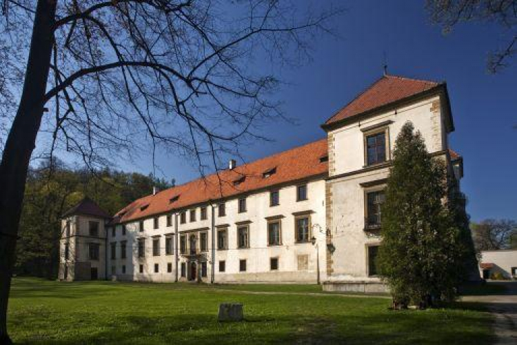 Renesansowy zamek w Suchej Beskidzkiej. Fot. PAP/J. Ochoński