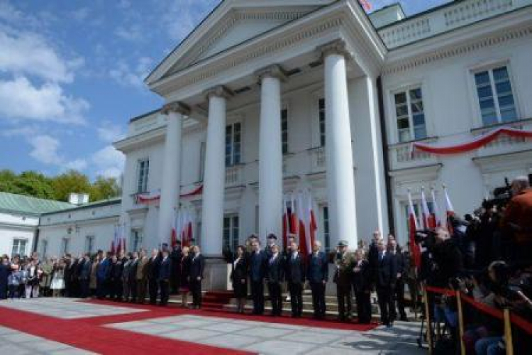 Uroczystości Dnia Flagi z udziałem prezydenta A. Dudy przed Belwederem. Fot. PAP/J. Turczyk