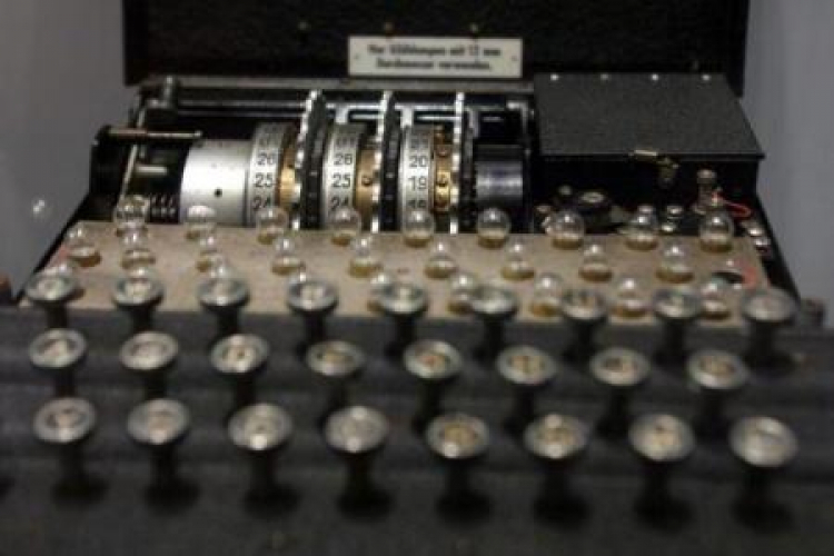 Niemiecka maszyna szyfrująca Enigma. Fot. PAP/W. Szabelski
