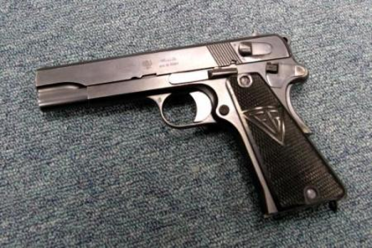 Pistolet samopowtarzalny VIS wz 35. Fot. PAP/T. Gzell
