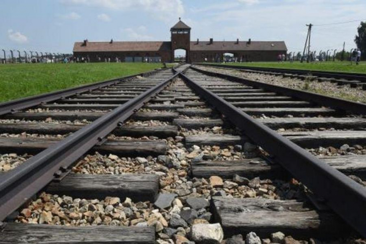 Teren byłego niemieckiego obozu koncentracyjnego i zagłady Auschwitz-Birkenau. Fot. PAP/J. Bednarczyk