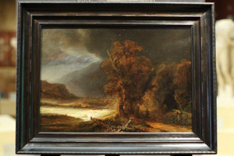 Obraz Rembrandta „Krajobraz z miłosiernym Samarytaninem” w Arsenale Muzeum Książąt Czartoryskich. Fot. PAP/S. Rozpędzik 