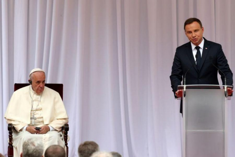 Papież Franciszek (L) i prezydent Andrzej Duda. Oficjalne powitanie na Wawelu. Kraków, 27.07.2016. Fot. PAP/G. Momot