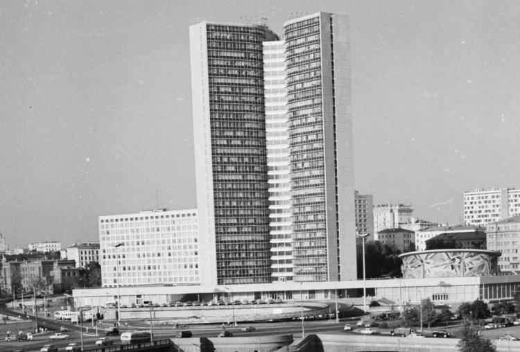 Gmach Rady Wzajemnej Pomocy Gospodarczej. Moskwa, 1972 r. Fot. PAP/CAF