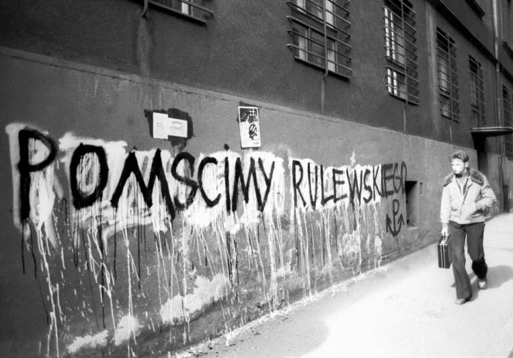 Napis na ścianie budynku w Bydgoszczy. Marzec 1981 r. Fot. PAP/G. Rogiński