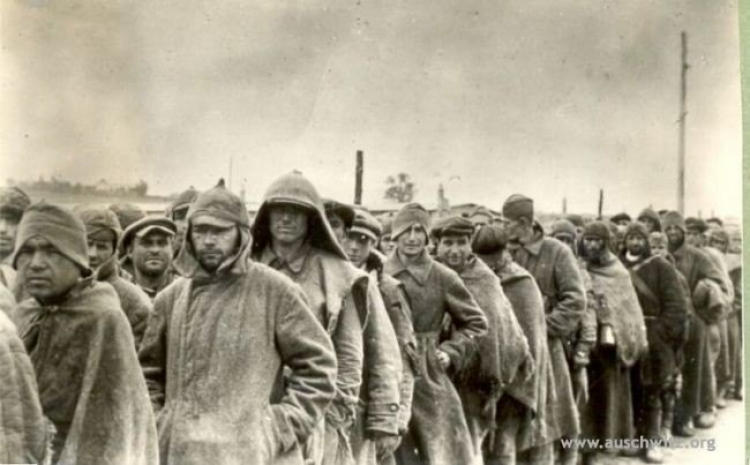 Jeńcy sowieccy w KL Auschwitz. Źródło: Państwowe Muzeum Auschwitz-Birkenau