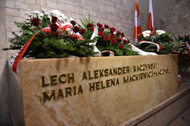 Sarkofag Marii i Lecha Kaczyńskich na Wawelu. Fot. PAP/J. Bednarczyk