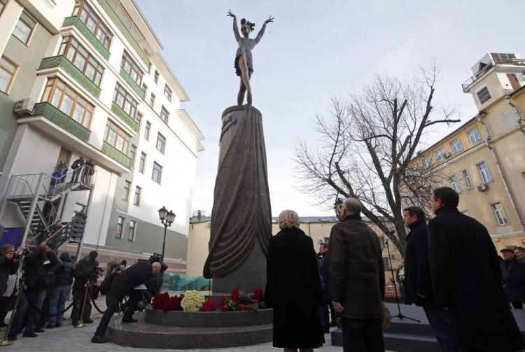 W Moskwie odsłonięto pomnik legendy baletu Mai Plisieckiej. Fot. PAP/EPA
