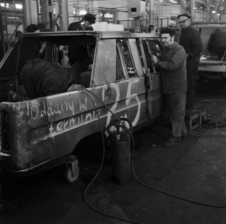  Fabryka Samochodów Rolniczych POLMO w Antoninku 1972 r. Produkcja Tarpana. Fot. PAP/Zbigniew Staszyszyn 