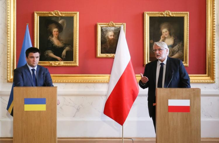 Minister spraw zagranicznych Witold Waszczykowski (P) i szef MSZ Ukrainy Pawło Klimkin podczas konferencji prasowej po spotkaniu. Fot. PAP/P. Supernak 