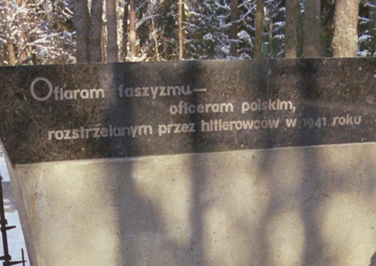Element kłamstwa katyńskiego - pomnik wystawiony przez władze sowieckie na mogiłach zamordowanych polskich oficerów. Fot. PAP/G. Rogiński