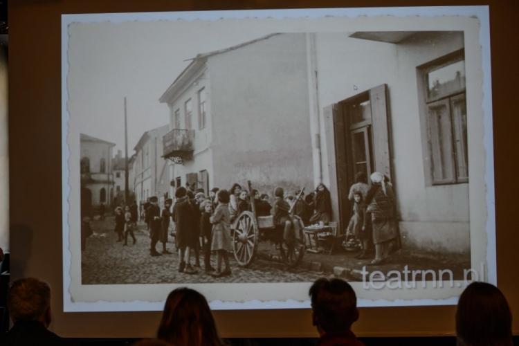 Nieznane zdjęcia Lublina z czasów okupacji niemieckiej, które zdigitalizował i zaprezentował Ośrodek „Brama Grodzka - Teatr NN”. Fot. PAP/W. Pacewicz 