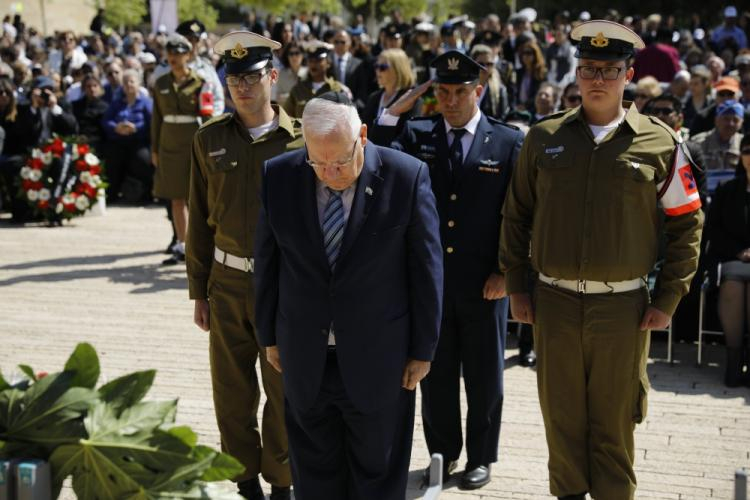 Prezydent Reuven Rivlin podczas uroczystości Dzień Pamięci o Ofiarach i Bohaterach Holokaustu.  Fot. PAP/EPA   