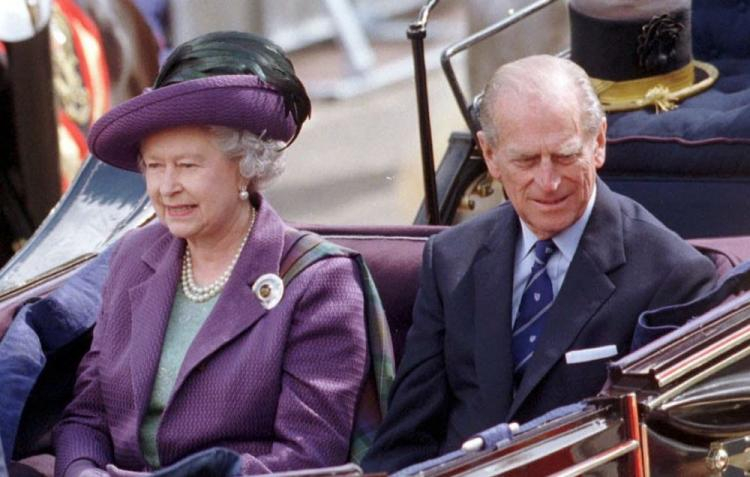 Brytyjska królowa Elżbieta II wraz z małżonkiem księciem Filipem. Fot. PAP/EPA