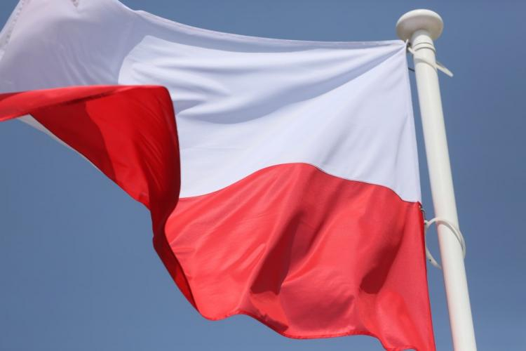 Flaga Rzeczypospolitej Polskiej. Fot. PAP/L. Szymański
