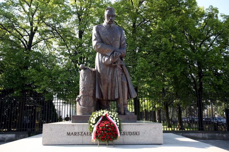 Pomnik Marszałka Piłsudskiego k. warszawskiego Belwederu. Fot. PAP/L. Szymański
