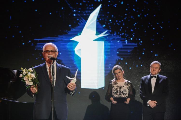 Nagrodzony za całokształt twórczości Jan Pietrzak (L) podczas gali wręczenia Dorocznych Nagród Ministra Kultury i Dziedzictwa Narodowego. Fot. PAP/J. Kamiński