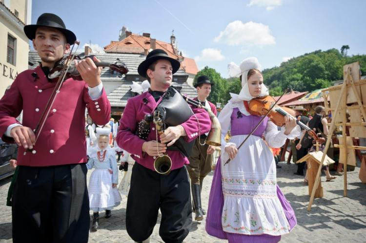 46. Festiwal Kapel i Śpiewaków Ludowych. Kazimierz Dolny, 29.06.2012. Fot. PAP/W. Pacewicz