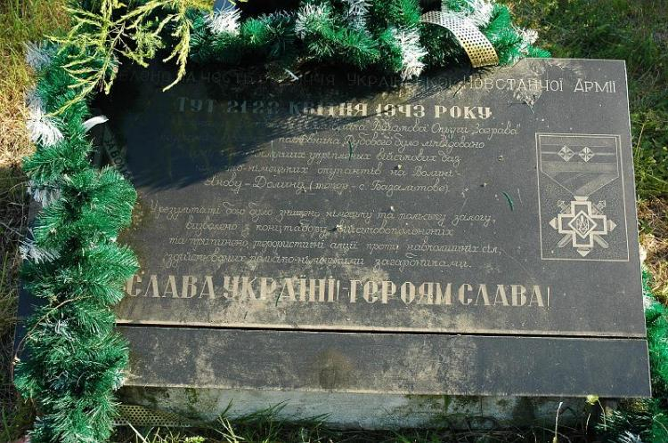Pomnik UPA w Janowej Dolinie. Źródło: Wikipedia