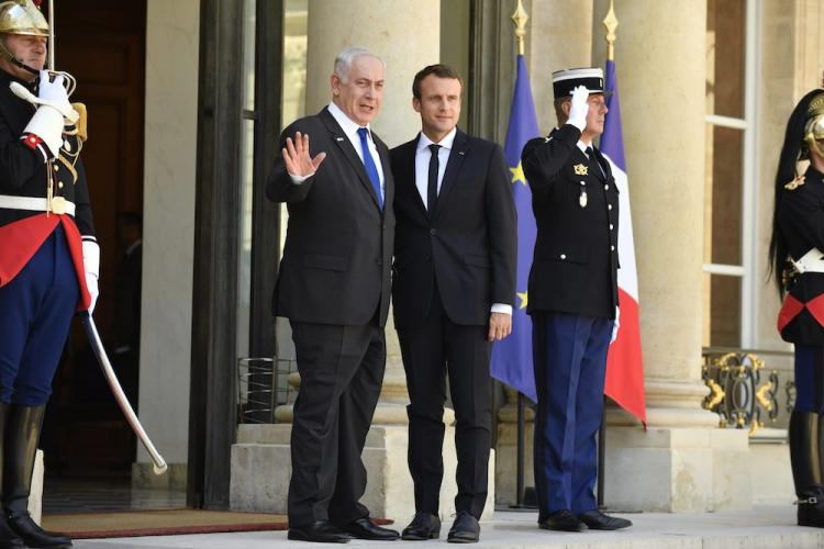 Prezydent Francji Emmanuel Macron i premier Izraela Benjamin Netanyahu. Fot. PAP/EPA