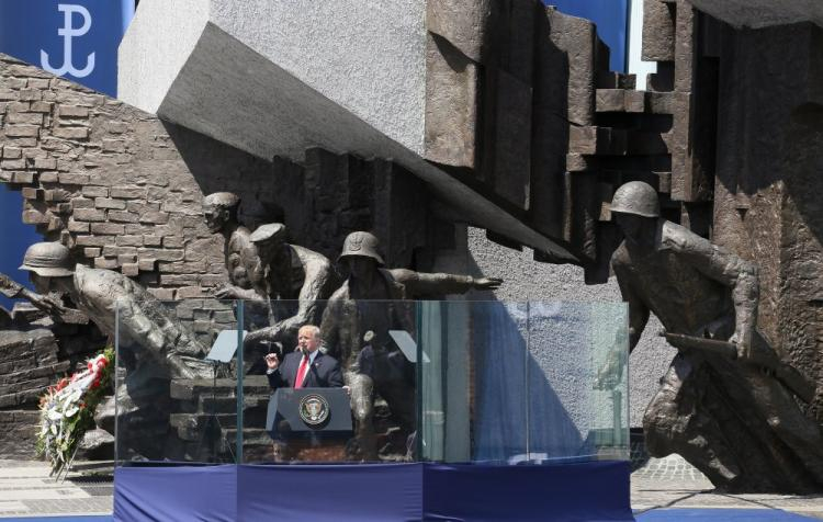 Prezydent Stanów Zjednoczonych Ameryki Donald Trump podczas przemówienia przed Pomnikiem Powstania Warszawskiego na placu Krasińskich w Warszawie. Fot. PAP/P. Supernak