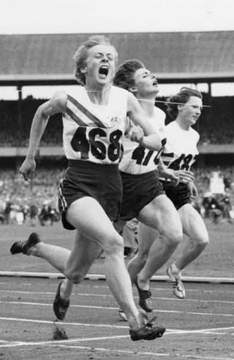 Bieg na 100 m podczas igrzysk w Melbourne w 1956 r. Od lewej: Betty Cuthbert, Marlene Mathews, Heather Armitage.