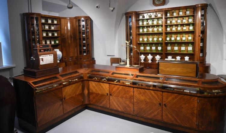 Ekspozycja "Res pharmaceuticae" w warszawskim Muzeum Farmacji. Fot. PAP/R. Pietruszka 