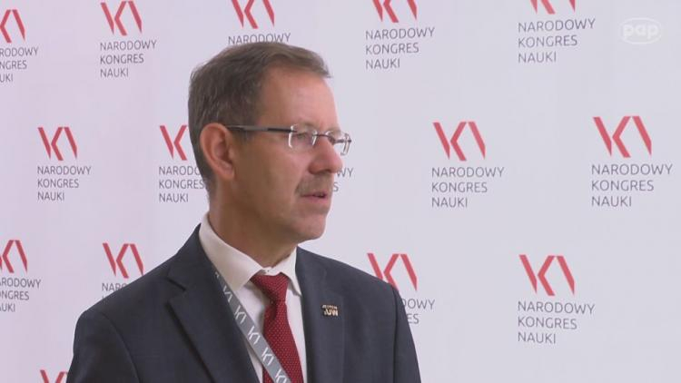 Rektor UW prof. Marcin Pałys. Źródło: serwis wideo PAP