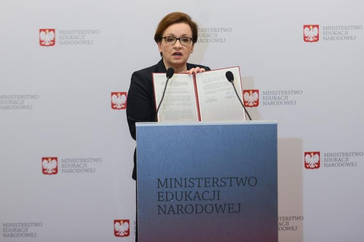 Minister edukacji Anna Zalewska podczas konferencji prasowej w siedzibie MEN w Warszawie, 25 bm. Fot. PAP/J. Kamiński 