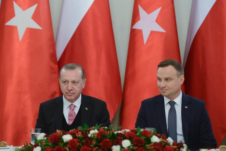 Prezydent Andrzej Duda (P) i prezydent Turcji Recep Tayyip Erdogan podczas oficjalnego obiadu wydanego przez prezydenta RP na cześć tureckiego gościa. Fot. PAP/J. Kamiński 