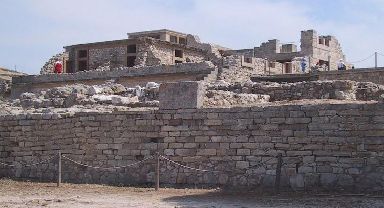 Ruiny pałacu w Knossos, jednego z miast kultury minojskiej. Źródło: Wikipedia