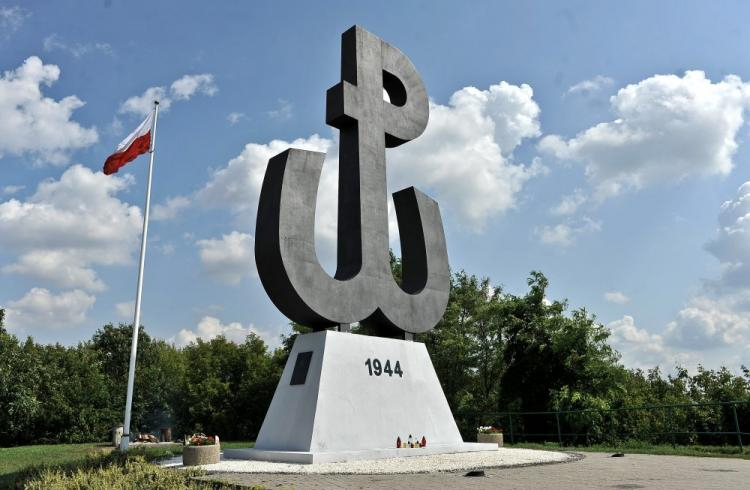 Monument - symbol Polski Walczącej na Kopcu Powstania Warszawskiego w Parku Akcji "Burza" w Warszawie. Fot. PAP/M. Obara