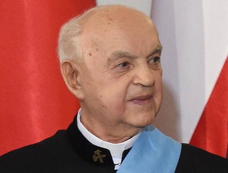 Ksiądz Bernard Czernecki odznaczony Orderem Orła Białego. Fot. PAP/R. Pietruszka