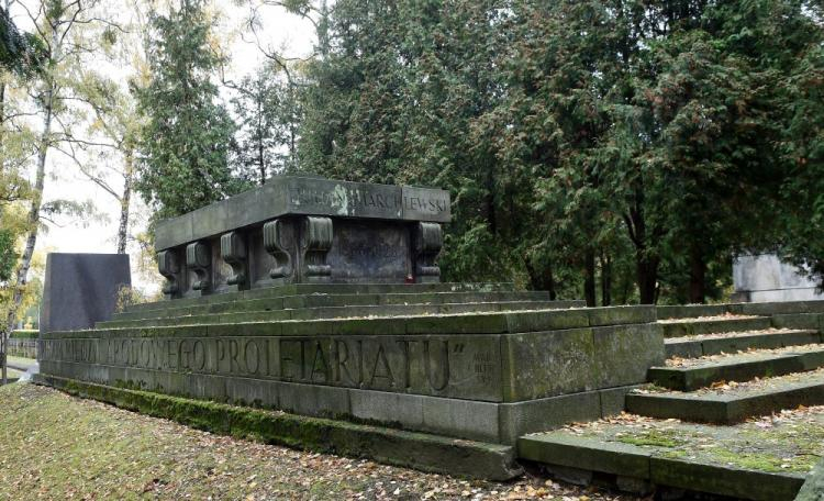 Grób Juliana Marchlewskiego na Cmentarzu Wojskowym na warszawskich Powązkach. Fot. PAP/R. Pietruszka