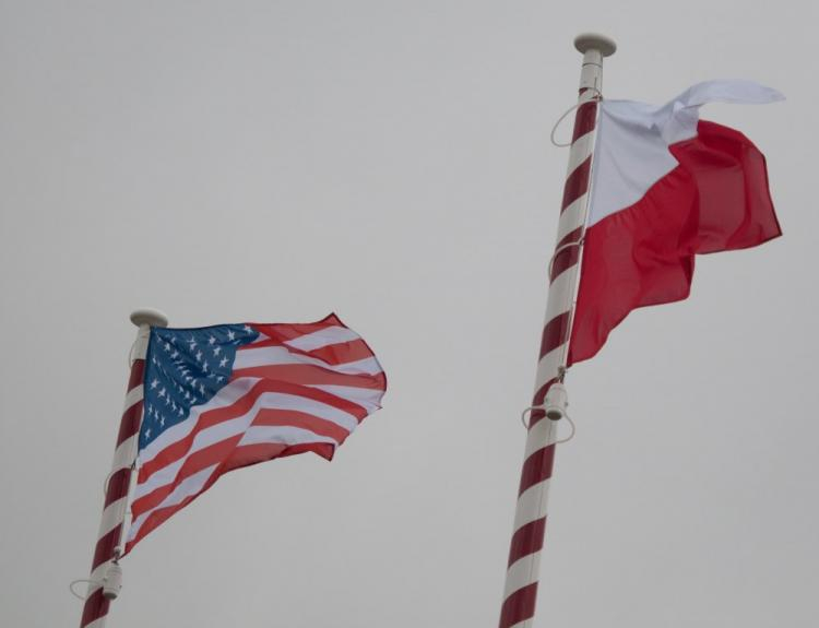 Flagi Stanów Zjednoczonych i Polski. Fot. PAP/G. Michałowski