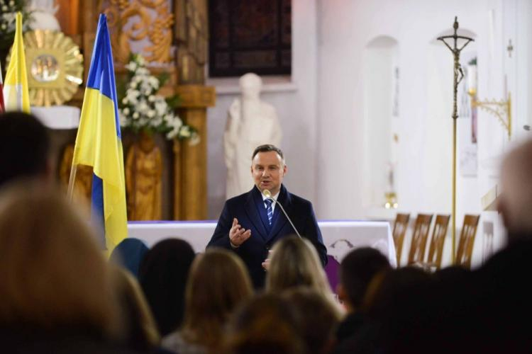 Prezydent RP Andrzej Duda podczas spotkania z Polonią w polskim kościele w Charkowie. Fot. PAP/J. Kamiński
