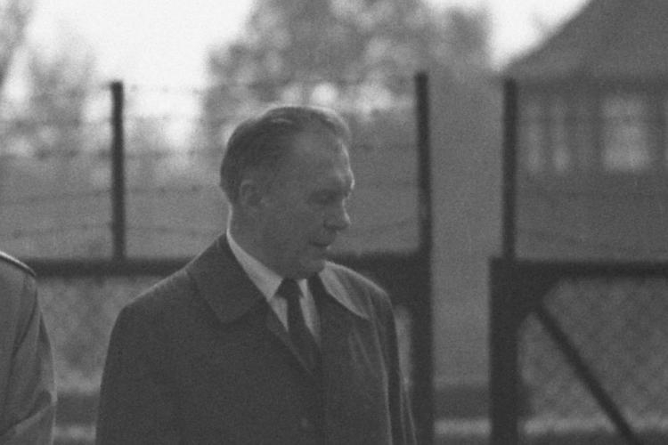 Główny twórca i dyrektor Państwowego Muzeum Auschwitz-Birkenau Kazimierz Smoleń. 1987 r. Fot. PAP/PAI/J. Ochoński 
