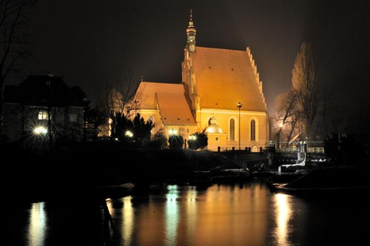 Katedra w Bydgoszczy, widok od strony Brdy. Fot. PAP/M. Rozwadowski