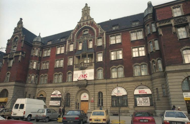 Gmach Muzeum Śląskiego przy al. Wojciecha Korfantego w Katowicach. 18.03.1994. Fot. PAP/S. Jakubowski 