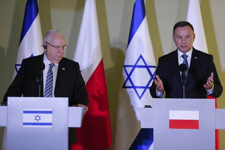 Prezydent Andrzej Duda (P) i prezydent Izraela Reuven Riwlin podczas oświadczenia dla mediów po spotkaniu w Centrum Dialogu i Modlitwy w Oświęcimiu. Fot. PAP/A. Grygiel