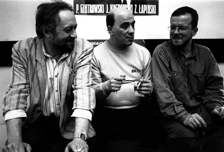 Zbigniew Łapiński (C), Przemysław Gintrowski (L) i Jacek Kaczmarski. Fot. PAP/Szwejkowski