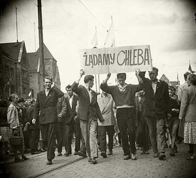 Manifestacja podczas Czerwca '56. Źródło: Wikimedia Commons